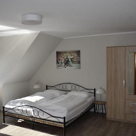 Pension Zur Schleuse Garni Am Elbe Luebeck - Kanal In Witzeeze Eksteriør bilde