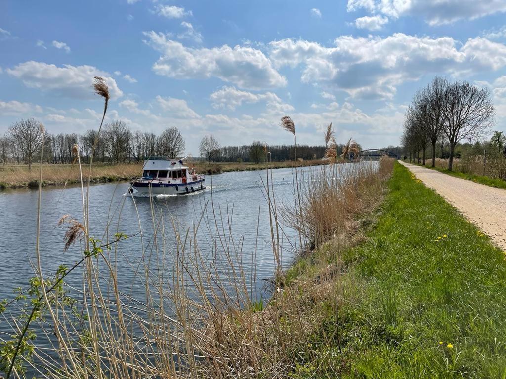 Pension Zur Schleuse Garni Am Elbe Luebeck - Kanal In Witzeeze Eksteriør bilde